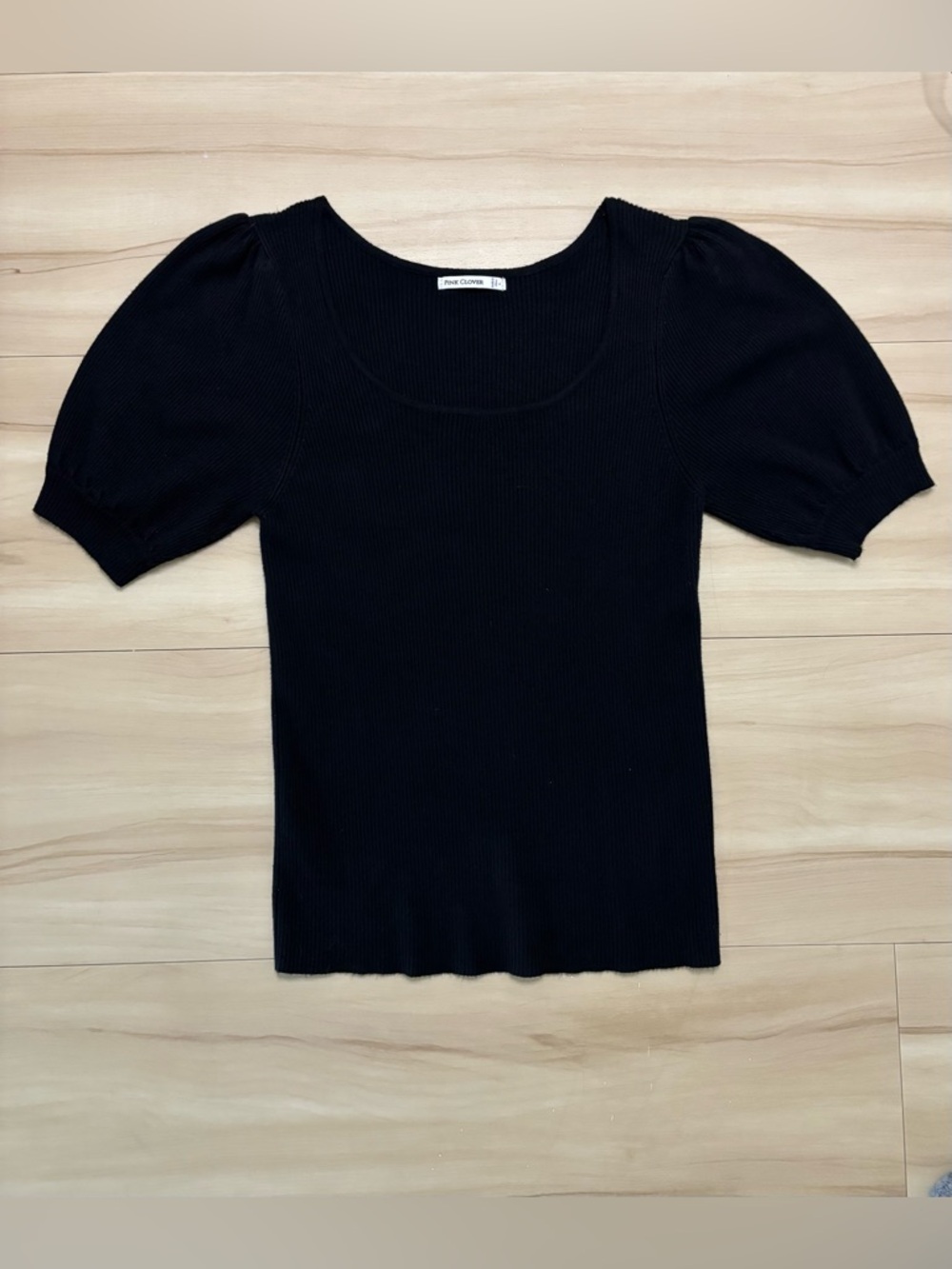 Pink Clover Black Ribbed Puff Sleeve Top w Rounded Neckline - Women’s Size Large